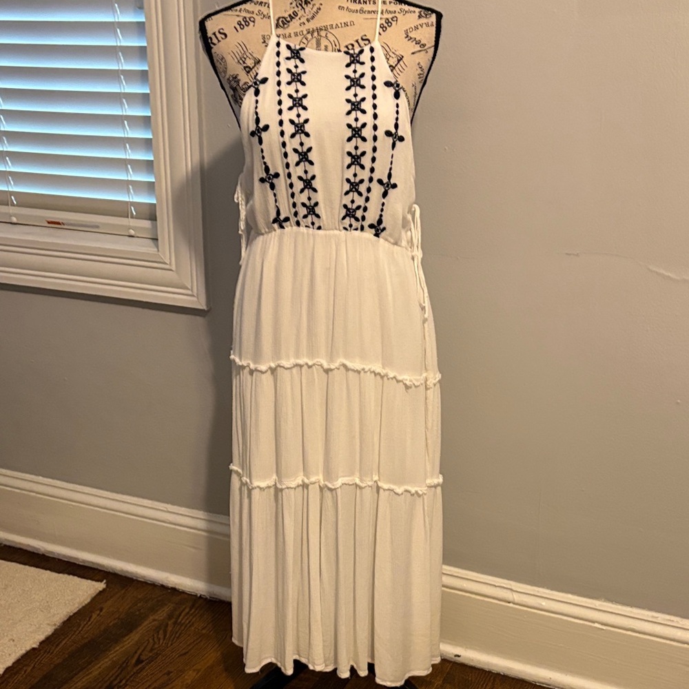 En Creme White Maxi Dress with Black Embroidery